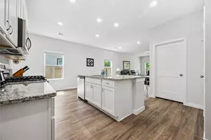 16934 Needlepoint Dr, Conroe, TX 77302 - Photo 4