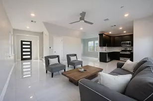 9315 Noel St, Houston, TX 77033 - Photo 2