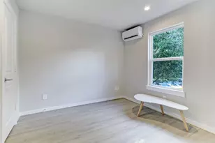 645 E 11th 1/2 St, Houston, TX 77008 - Photo 6