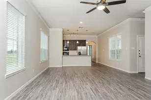651 Lakeland Cir, Rosharon, TX 77583 - Photo 2