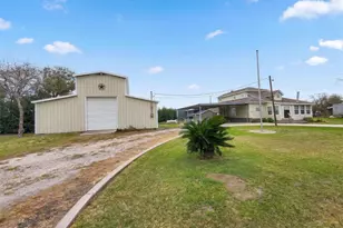 542 16th St, San Leon, TX 77539 - Photo 2