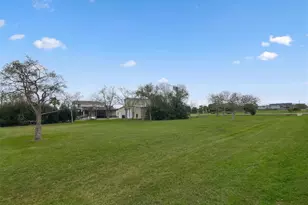 542 16th St, San Leon, TX 77539 - Photo 4