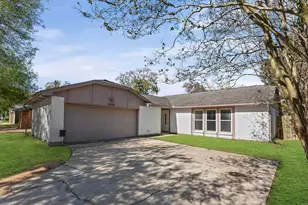 2808 Pinewood Dr, League City, TX 77573 - Photo 2