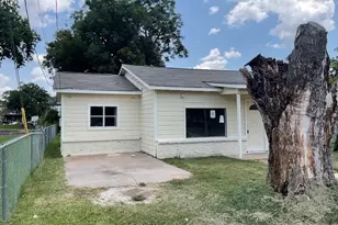 702 E Park St, Sugar Land, TX 77498 - Photo 2