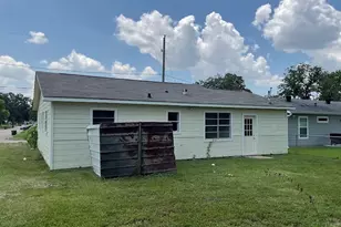 702 E Park St, Sugar Land, TX 77498 - Photo 12