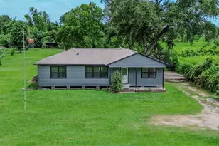 6615 Live Oak Dr, Jones Creek, TX 77541 - Photo 1