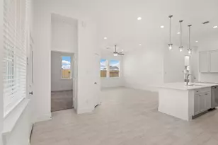 11820 S Pavillion Dr, Mont Belvieu, TX 77523 - Photo 16