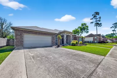4402 Park Bend Drive, Baytown, TX 77521 - Photo 2