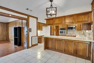 8 Shadowood St, Conroe, TX 77304 - Photo 12