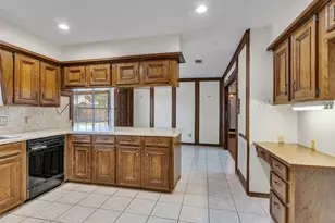 8 Shadowood St, Conroe, TX 77304 - Photo 14