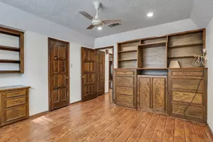8 Shadowood St, Conroe, TX 77304 - Photo 22