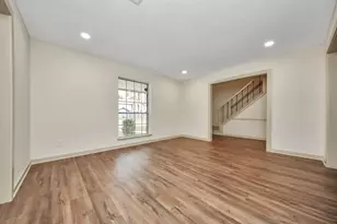 5731 Lodge Creek Dr, Houston, TX 77066 - Photo 2