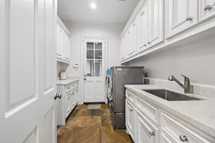 531 3 Corners Dr, Houston, TX 77024 - Photo 40