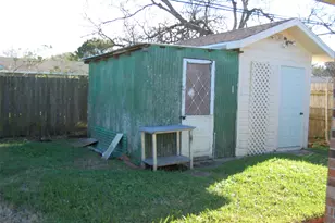 115 Barracuda Ave, Galveston, TX 77550 - Photo 4