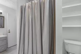 7938 Hammerly Blvd, Houston, TX 77055 - Photo 18