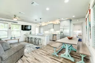 117 Tarpon Ave, Galveston, TX 77550 - Photo 1