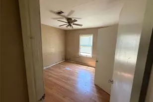2631 N Camp Cir, La Marque, TX 77568 - Photo 8