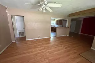 2631 N Camp Cir, La Marque, TX 77568 - Photo 2