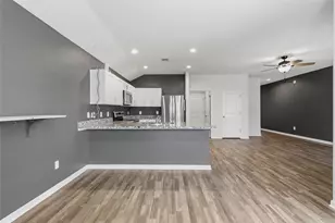 111 Bering Dr, Huntsville, TX 77320 - Photo 6