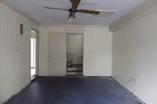 203 N Forest Dr, Willis, TX 77378 - Photo 10