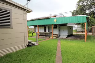 301 19th Ave N, Texas City, TX 77590 - Photo 18