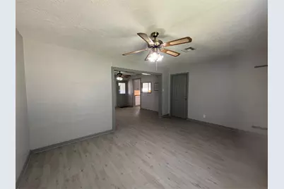 301 19th Avenue N, Texas City, TX 77590 - Photo 2