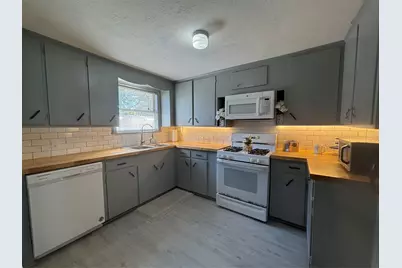 301 19th Avenue N, Texas City, TX 77590 - Photo 8