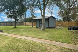 113 Flag Dr E, Lake Jackson, TX 77566 - Photo 26