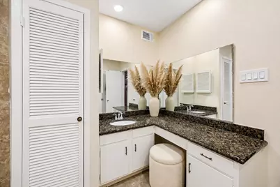2238 S Piney Point Road #109, Houston, TX 77063 - Photo 14