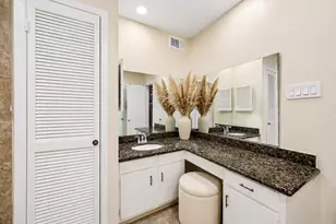 2238 S Piney Point Rd, Houston, TX 77063 - Photo 14