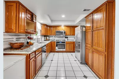 10027 Glenkirk Drive, Houston, TX 77089 - Photo 10