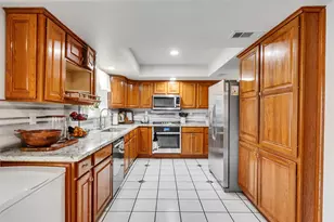 10027 Glenkirk Dr, Houston, TX 77089 - Photo 10