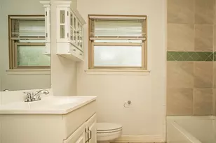 4833 Hummingbird St, Houston, TX 77035 - Photo 14
