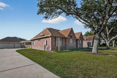 2834 Martina Drive, Friendswood, TX 77546 - Photo 2