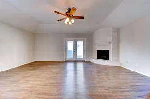 2810 Heritage Colony Dr, Webster, TX 77598 - Photo 12