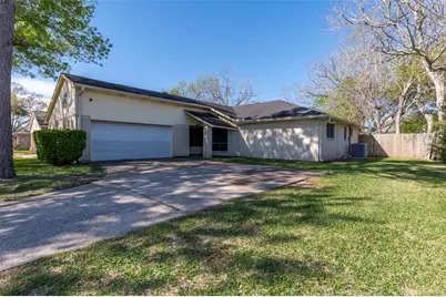 2810 Heritage Colony Drive, Webster, TX 77598 - Photo 2