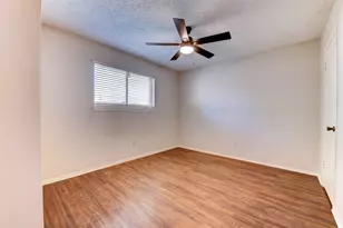 2810 Heritage Colony Dr, Webster, TX 77598 - Photo 22