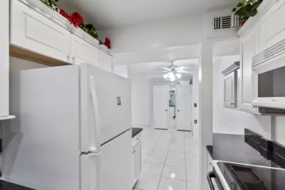 2601 Bellefontaine Street #C104, Houston, TX 77025 - Photo 16