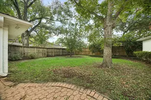 7623 Meadowvale Dr, Houston, TX 77063 - Photo 26