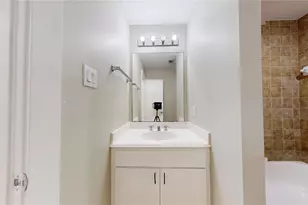 8715 Meadowcroft Dr, Houston, TX 77063 - Photo 12