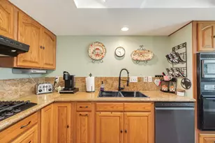 320 N Amherst Dr, West Columbia, TX 77486 - Photo 18