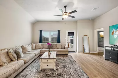 2702 Aquamarine Court, Texas City, TX 77591 - Photo 2