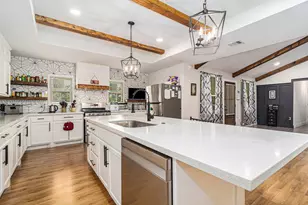 302 Brook Hollow Dr, Conroe, TX 77385 - Photo 10