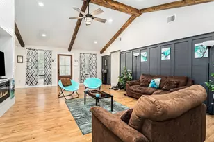 302 Brook Hollow Dr, Conroe, TX 77385 - Photo 8