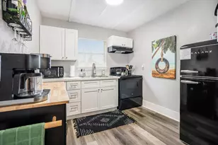1113 28th St, Galveston, TX 77550 - Photo 18