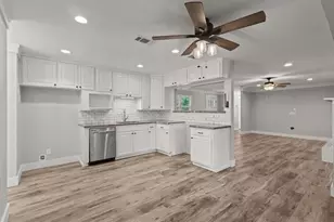 10848 Sandy Ln, Beaumont, TX 77705 - Photo 16
