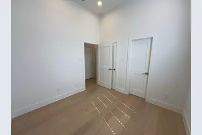 10607 Enclave Shadows Court, Houston, TX 77043 - Photo 12