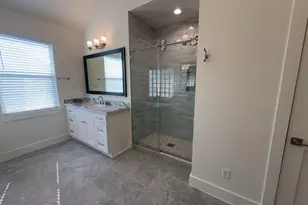 10607 Enclave Shadows Ct, Houston, TX 77043 - Photo 8