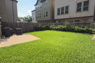 10607 Enclave Shadows Ct, Houston, TX 77043 - Photo 26