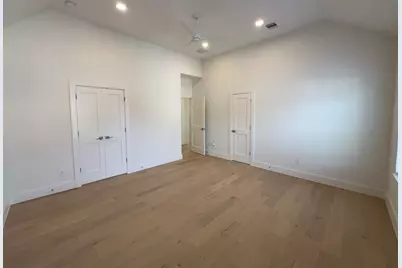 10607 Enclave Shadows Court, Houston, TX 77043 - Photo 8